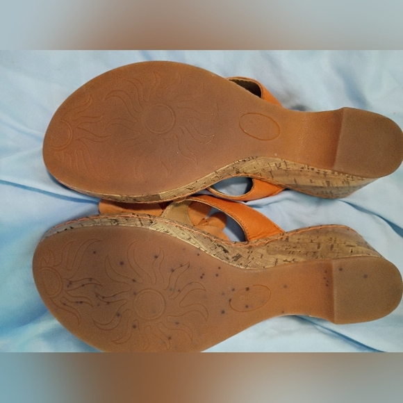 b.o.c. Women's Metallic Orange Floral Sandals Sz 8 EUC - Picture 4 of 8